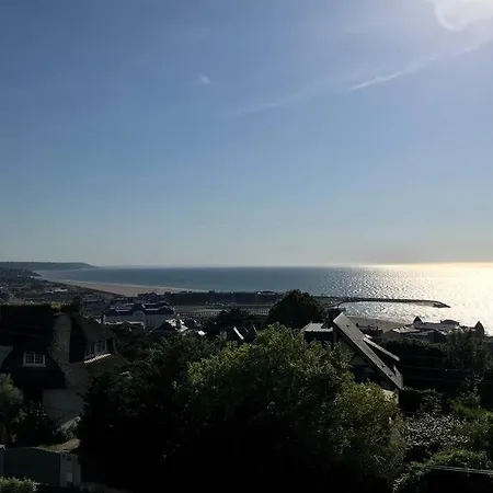 Avec Vue Imprenable Sur La Trouville-sur-Mer
