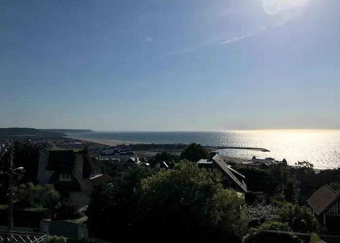 Avec Vue Imprenable Sur La Trouville-sur-Mer